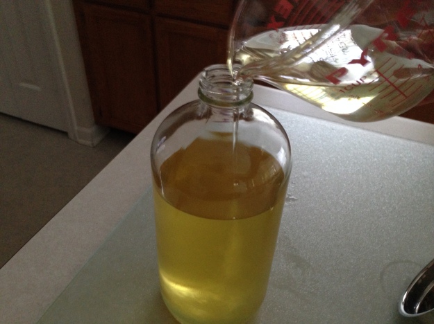 Pouring the syrup into the lemon infusion.